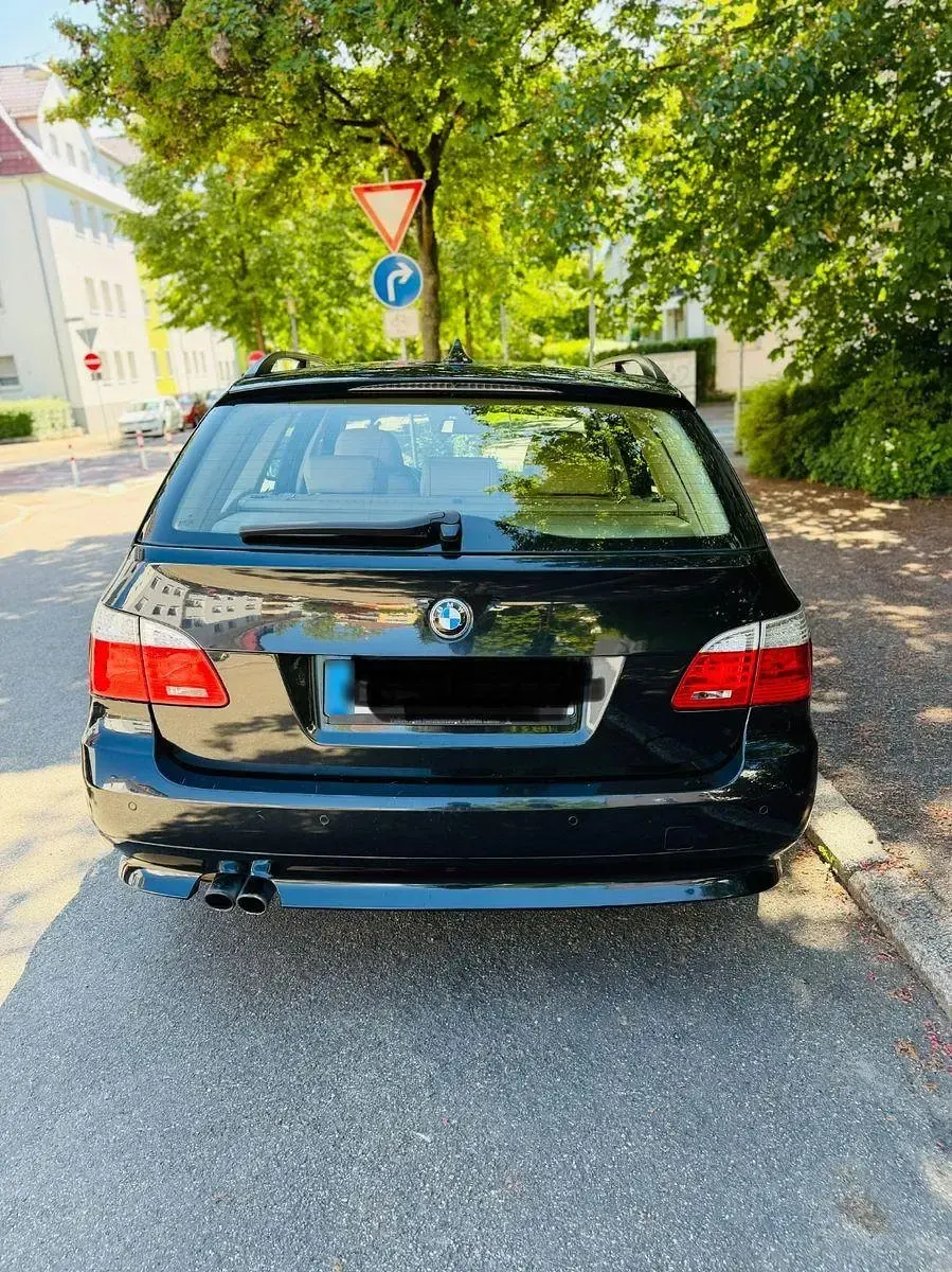 Gebraucht BMW 525 197 PS (144 kW) 2008 Schwarz Kombi