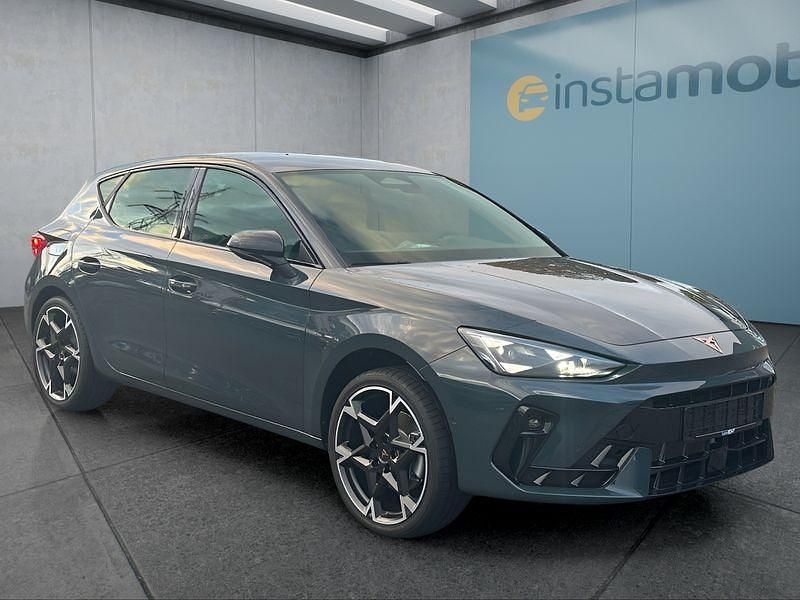 Neu Cupra Leon 150 PS (110 kW) 2025 Blau Kleinwagen