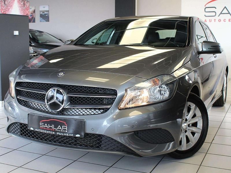 Grau Gebraucht 2014 Mercedes A180 Kleinwagen | 13.999 € (Fairer Preis) - Bild 1/4