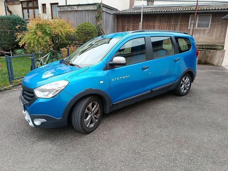 Blau Gebraucht 2017 Dacia Lodgy Stepway Van / Kleinbus | 6.400 € (Etwas zu teuer) - Bild 1/4