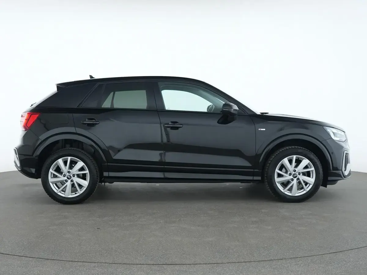 Gebraucht Audi Q2 S-Line 150 PS (110 kW) 2022 Mythosschwarz SUV