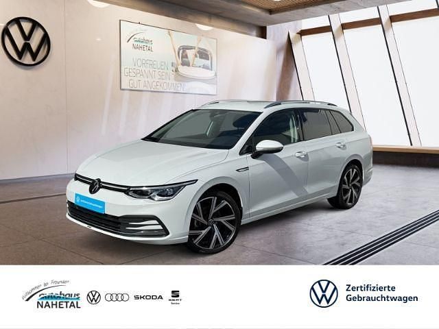 Weiss Gebraucht 2022 VW Golf VIII Style Kombi | 23.450 € (Fairer Preis) - Bild 1/3