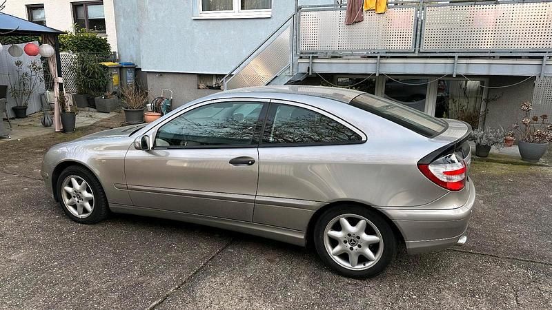 Gebraucht Mercedes C230 204 PS (150 kW) 2005 Grau Coupé