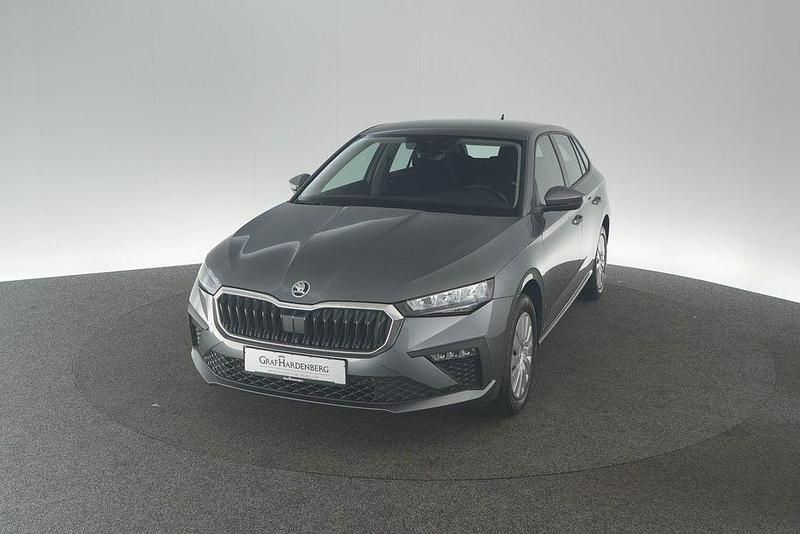 Grau Gebraucht 2024 Skoda Scala Essence Kleinwagen | 17.960 € (Guter Preis) - Bild 1/4