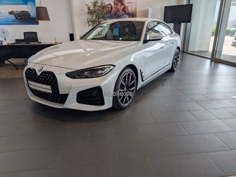 Weiß Gebraucht 2022 BMW 420 Gran Coupé M Sport Coupé | 38.190 € (Fairer Preis) - Bild 1/4