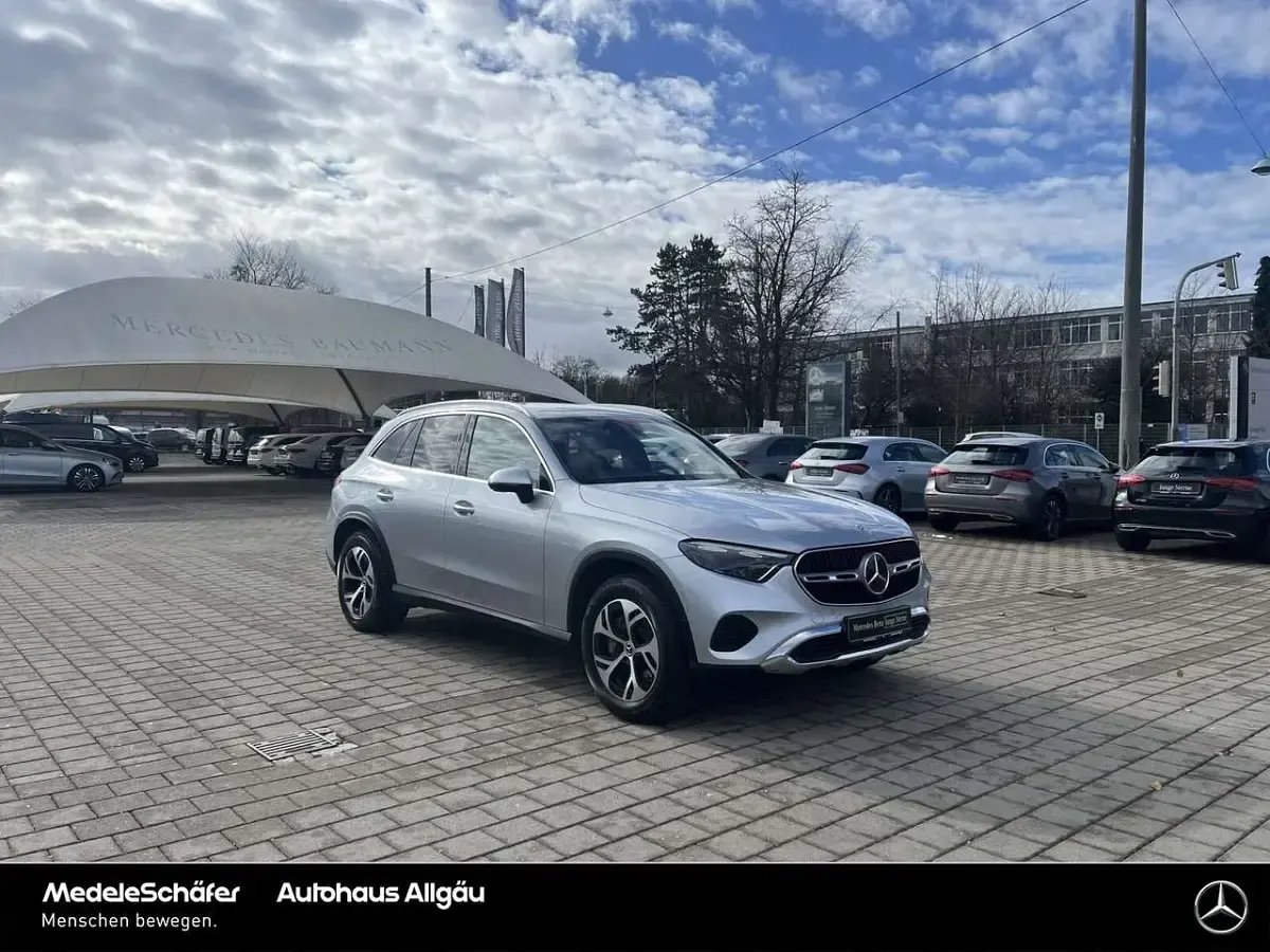 Gebraucht Mercedes GLC300e Avantgarde 197 PS (144 kW) 2023 Lack hightechsilber SUV