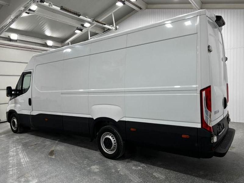 Second-hand Iveco Daily 156 CP (114 kW) 2023 Alb Van