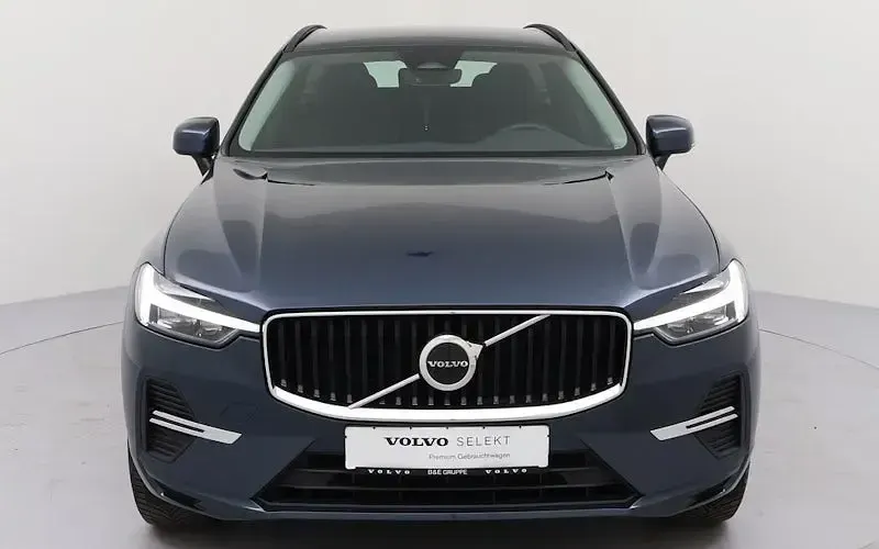 Używany Volvo XC60 Core 197 KM (144 kW) 2023 Niebieski SUV