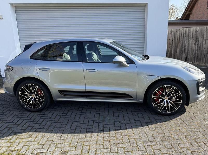 Gebraucht Porsche Macan GTS 441 PS (324 kW) 2022 Dolomitsilbermetallic (metallic) SUV