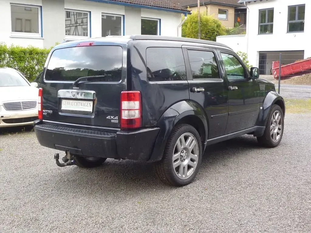 Gebraucht Dodge Nitro 177 PS (130 kW) 2009 Schwarz SUV