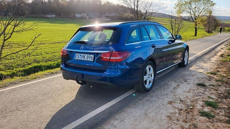 Gebraucht Mercedes C200 160 PS (117 kW) 2019 Blau Limousine