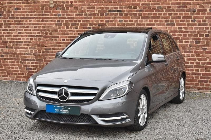 Gebraucht Mercedes B180 109 PS (80 kW) 2012 Grau Van / Kleinbus