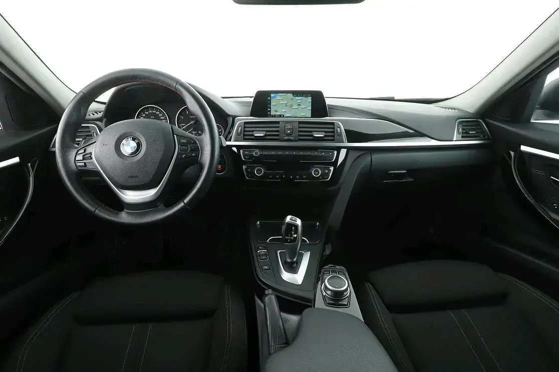Gebraucht BMW 318 Sport Line 150 PS (110 kW) 2018 Grau Kombi