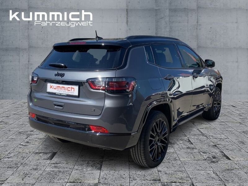 Gebraucht Jeep Compass 131 PS (96 kW) 2024 Graphite grey (grau) SUV