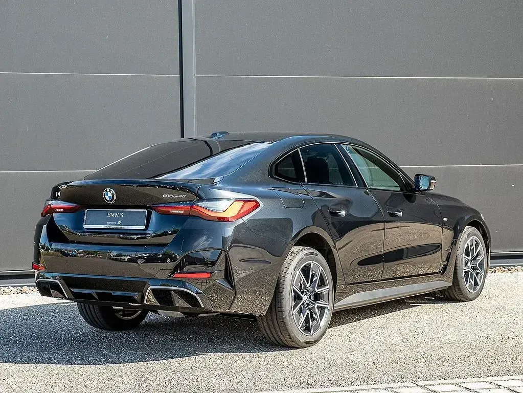 Neu BMW i4 Sport Line 250 kW (340 PS) 2026 Saphirschwarz Limousine
