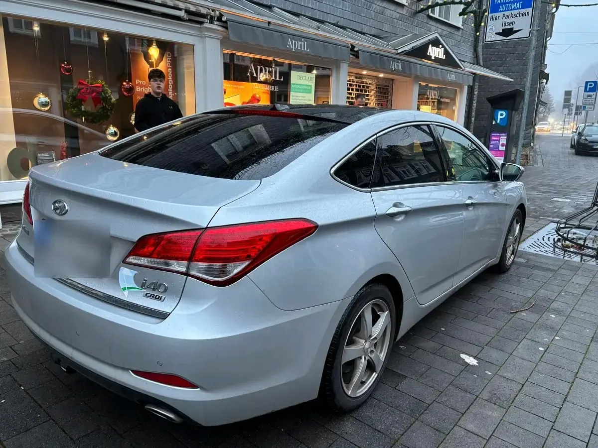 Gebraucht Hyundai i40 Premium 136 PS (100 kW) 2012 Silber Limousine