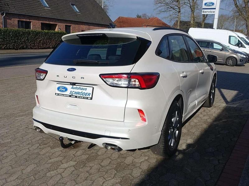 Gebraucht Ford Kuga ST-Line 150 PS (110 kW) 2023 Arktisweiss SUV