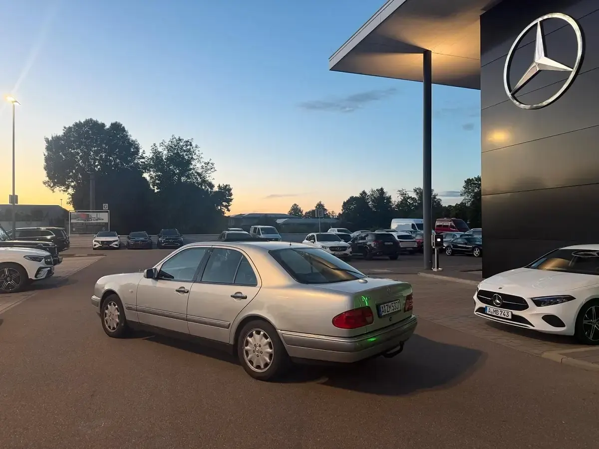 Gebraucht Mercedes E320 Elegance 220 PS (161 kW) 1996 Silber Limousine