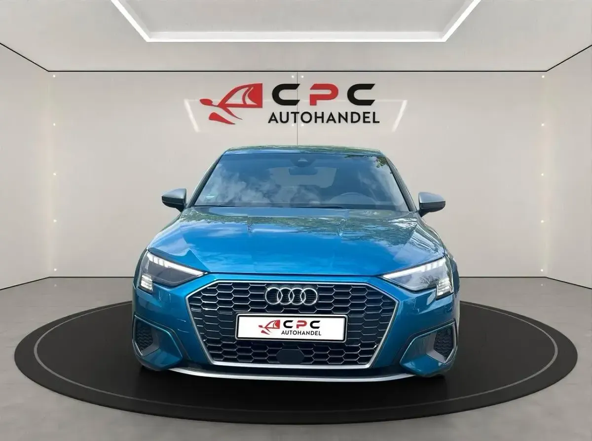 Używany Audi A3 Edition .1 150 KM (110 kW) 2020 Niebieski Sedan/Limuzyna