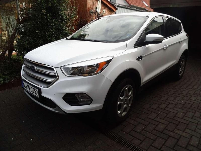 Gebraucht Ford Kuga Trend 120 PS (88 kW) 2017 Weiß SUV