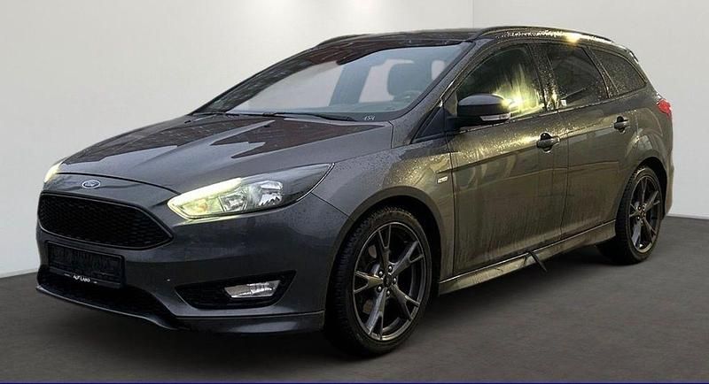Grau Gebraucht 2018 Ford Focus ST-Line Limousine | 10.800 € (Guter Preis) - Bild 1/4