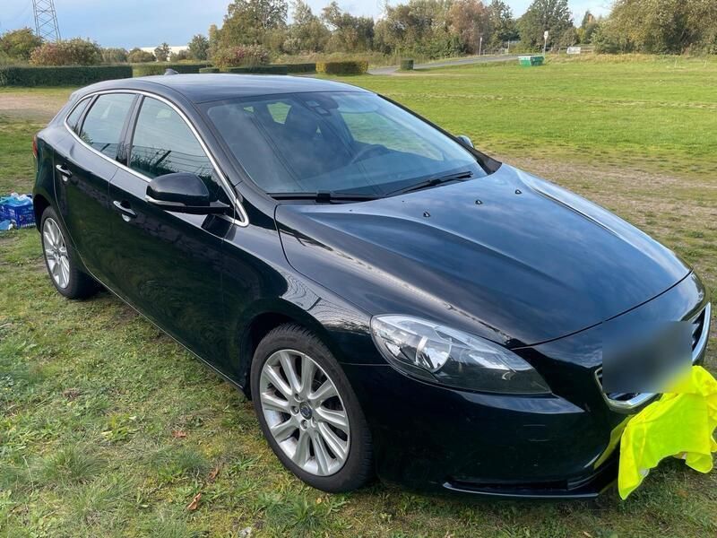 Schwarz Gebraucht 2014 Volvo V40 Kombi | 11.000 € (Fairer Preis) - Bild 1/4