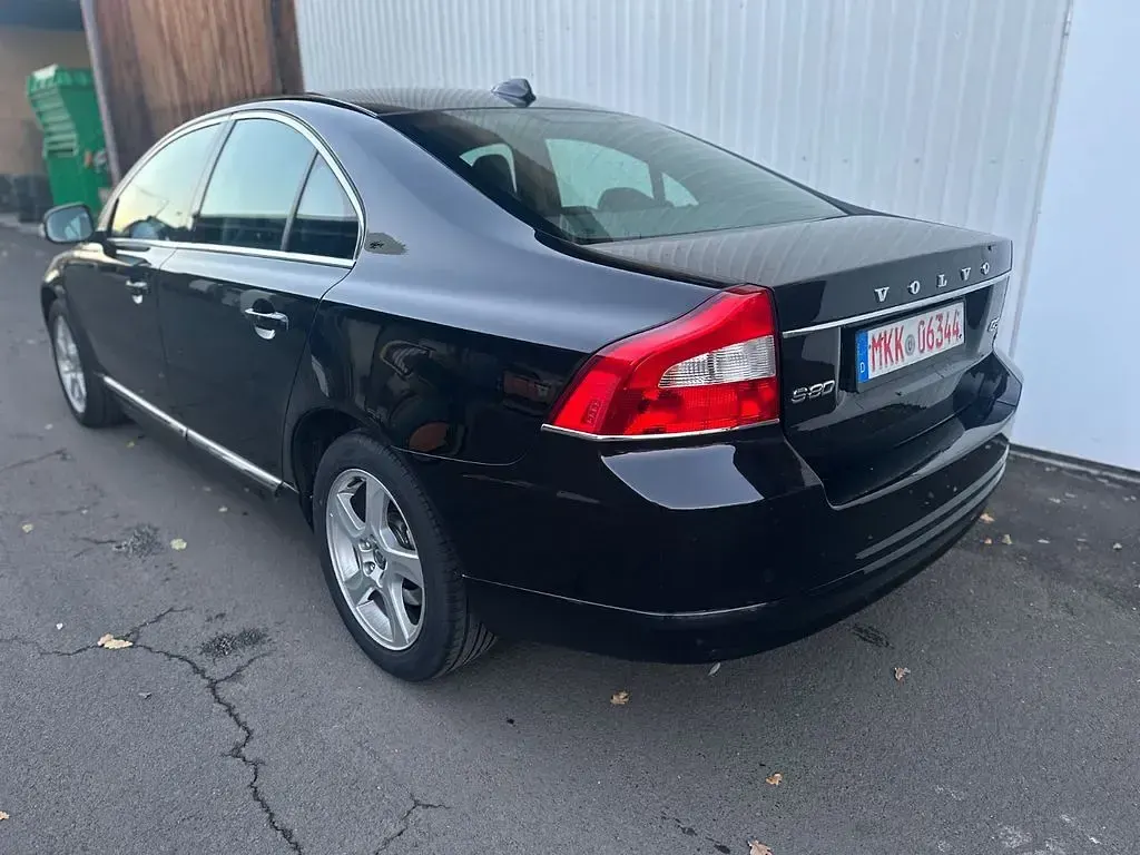 Gebraucht Volvo S80 163 PS (119 kW) 2011 Ember black Limousine