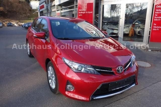 Gebraucht Toyota Auris Edition 99 PS (72 kW) 2013 Rot metallic