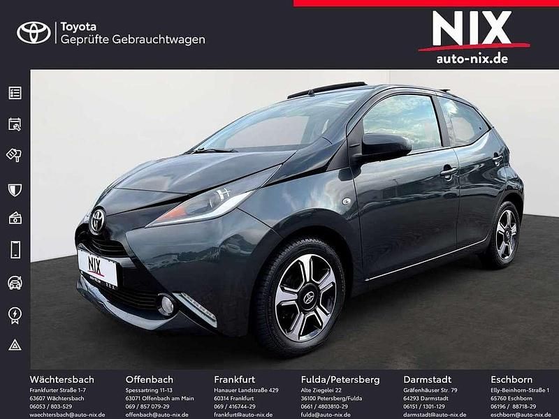 Rauchgrau mica Gebraucht 2017 Toyota Aygo X-wave Kleinwagen | 11.870 € - Bild 1/4