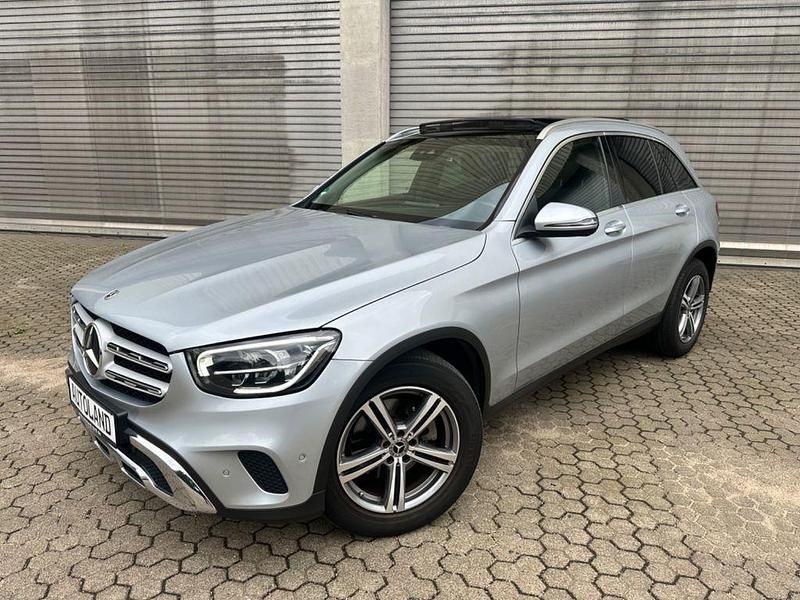 Silber Gebraucht 2021 Mercedes GLC220 SUV | 31.995 € (Fairer Preis) - Bild 1/4