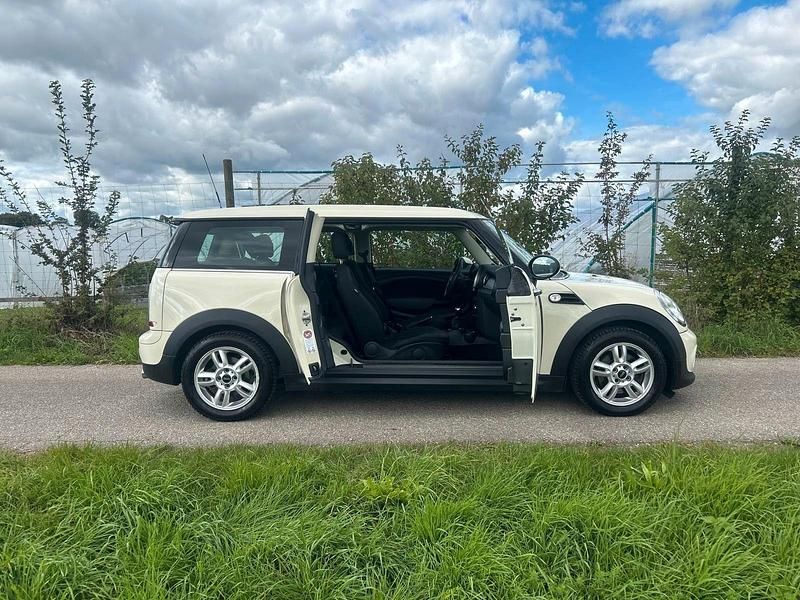 Weiß Gebraucht 2011 Mini Cooper Clubman Kombi | 5.990 € (Fairer Preis) - Bild 1/4