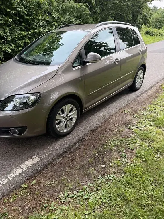 Gebraucht VW Golf Plus Cross Life 105 PS (77 kW) 2013 Braun Van / Kleinbus
