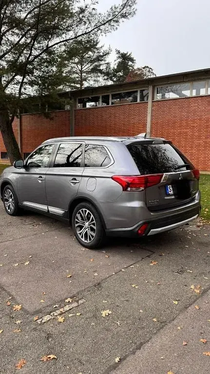 Gebraucht Mitsubishi Outlander Edition 150 PS (110 kW) 2018 Grau SUV