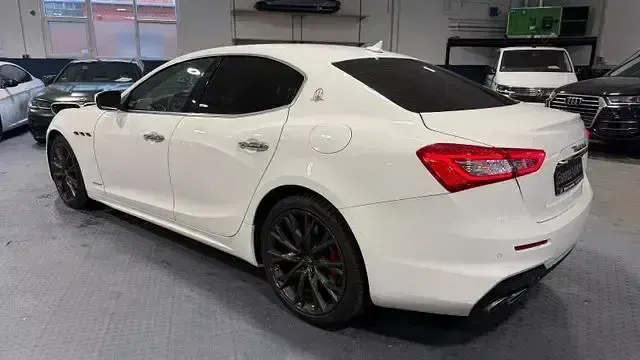 Gebraucht Maserati Ghibli 350 PS (257 kW) 2018 Weiß Limousine