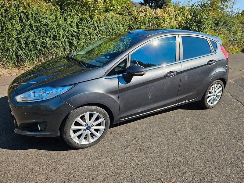 Grau Gebraucht 2017 Ford Fiesta Titanium Kleinwagen | 6.990 € (Superpreis) - Bild 1/4