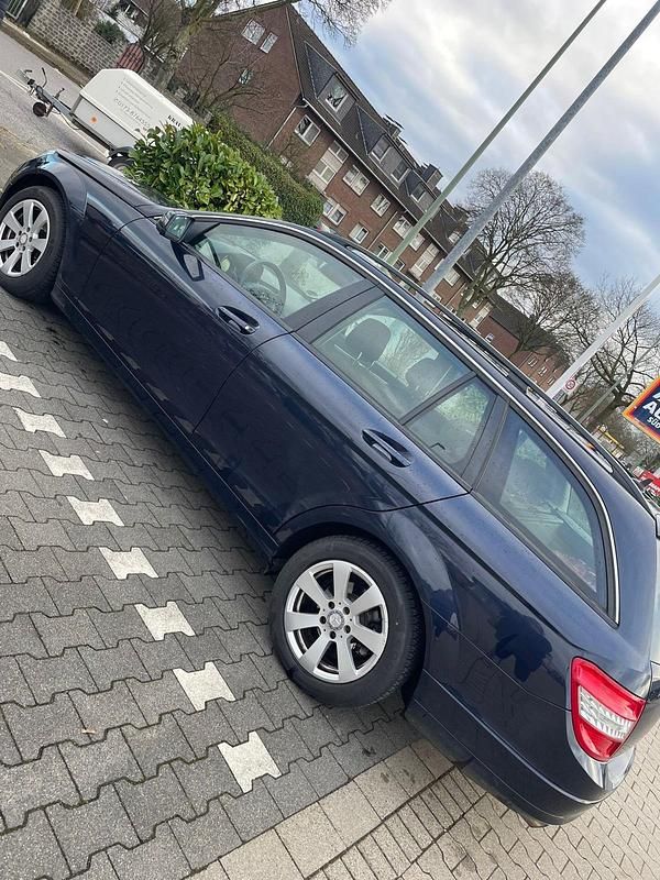 Gebraucht Mercedes C200 136 PS (100 kW) 2011 Blau Kombi