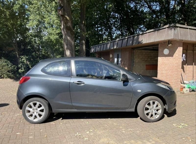 Schwarz Gebraucht 2009 Mazda 2 Kleinwagen | 2.900 € (Fairer Preis) - Bild 1/4