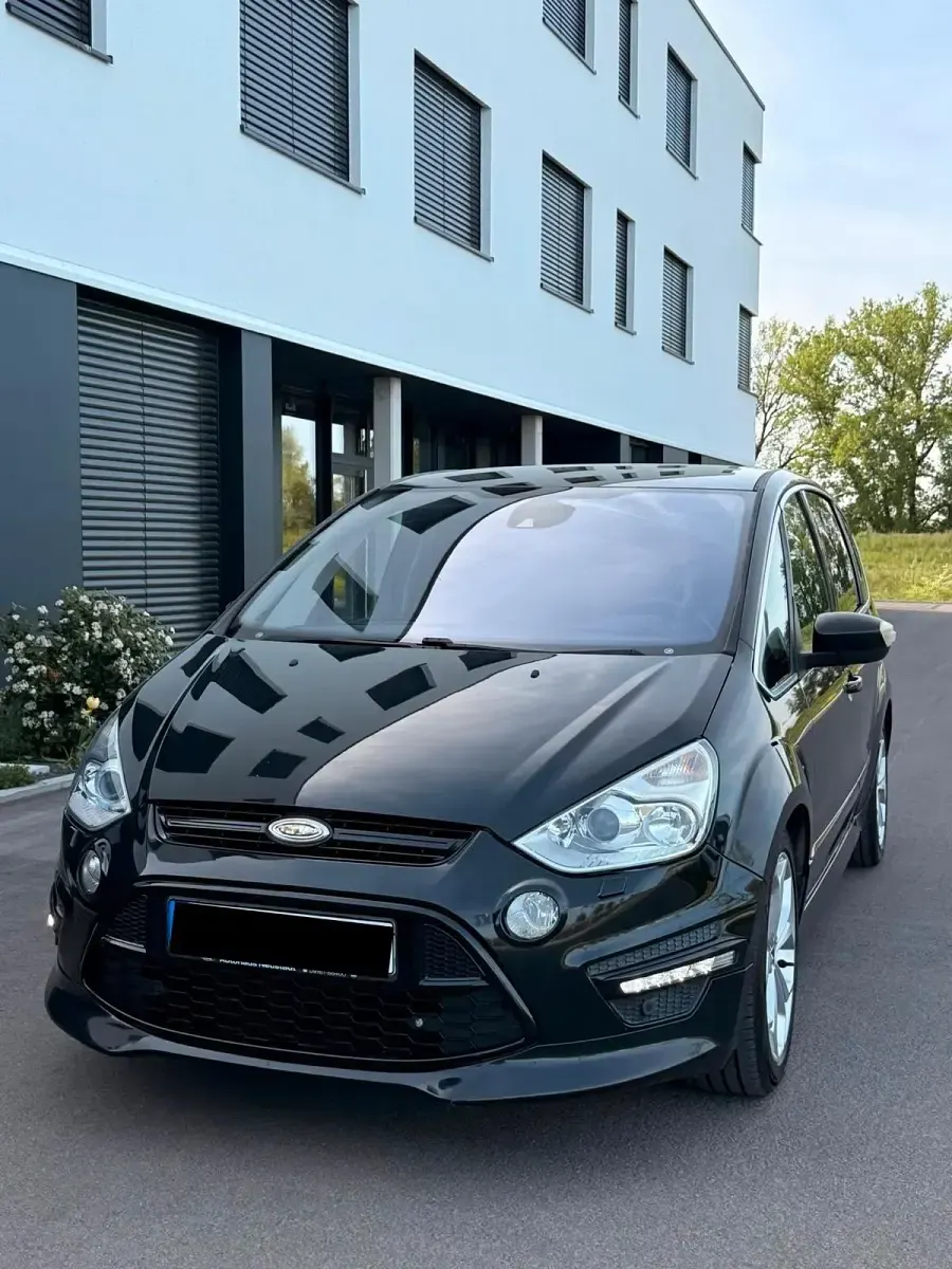 Używany Ford S-MAX ST 163 KM (119 kW) 2011 Czarny Minivan