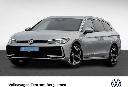 Gebraucht VW Passat R-line 265 PS (194 kW) 2024 Oyster silver metallic Kombi
