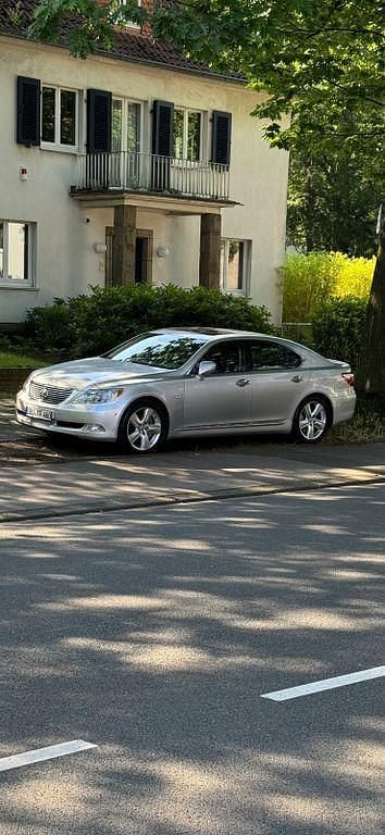 Silber Gebraucht 2007 Lexus LS460 Limousine | 18.000 € - Bild 1/4