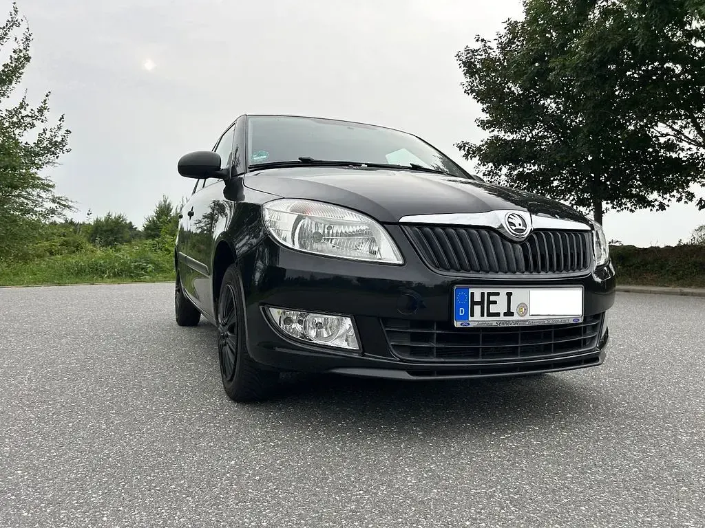 Gebraucht Skoda Fabia Active 69 PS (50 kW) 2015 Schwarz Limousine