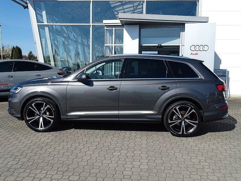 Używany Audi Q7 Ambiente 231 KM (169 kW) 2023 Szary SUV