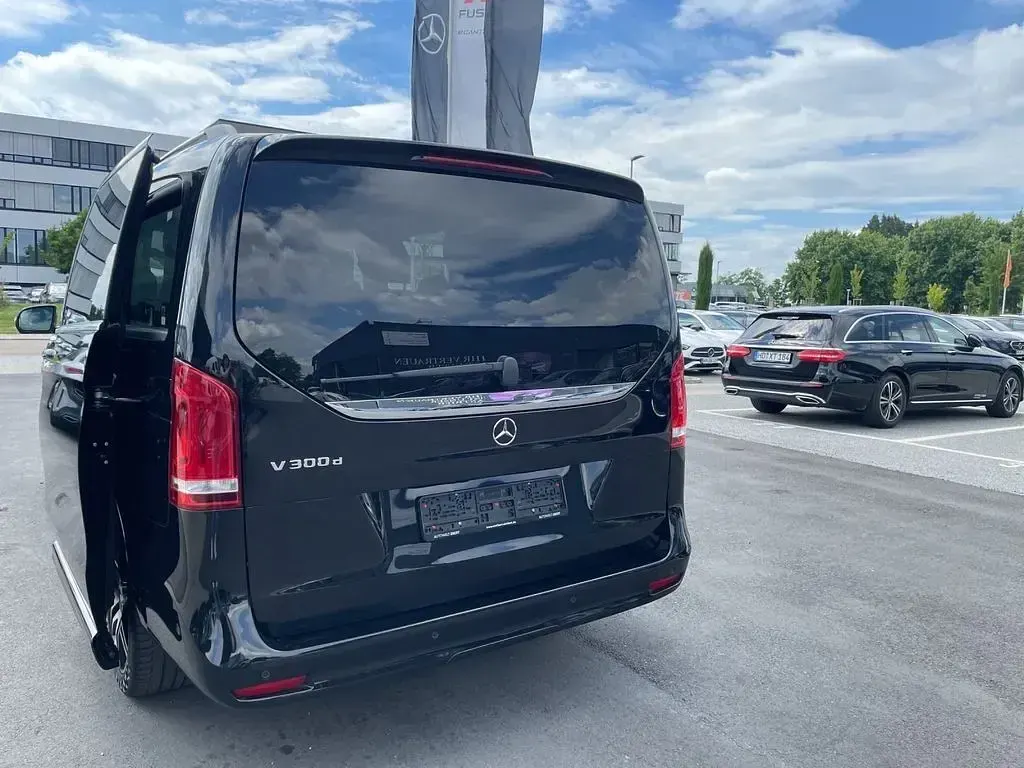 Gebraucht Mercedes V300 Avantgarde Edition 237 PS (174 kW) 2022 Obsidianschwarz Van / Kleinbus