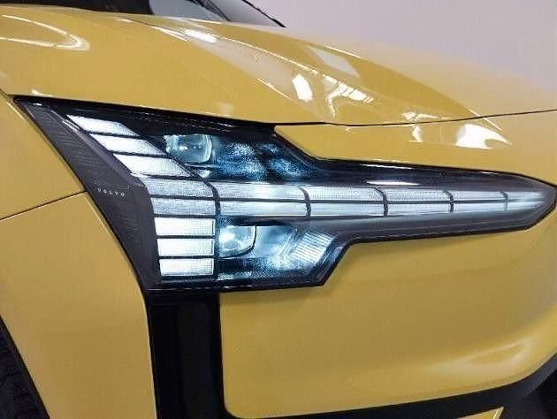 Gebraucht Volvo EX30 Plus 200 kW (272 PS) 2024 Moss yellow SUV