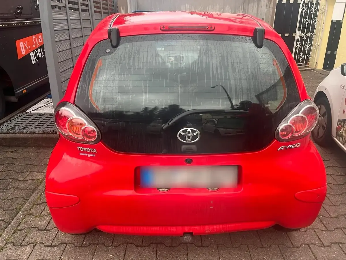 Gebraucht Toyota Aygo 68 PS (50 kW) 2010 Rot Kleinwagen