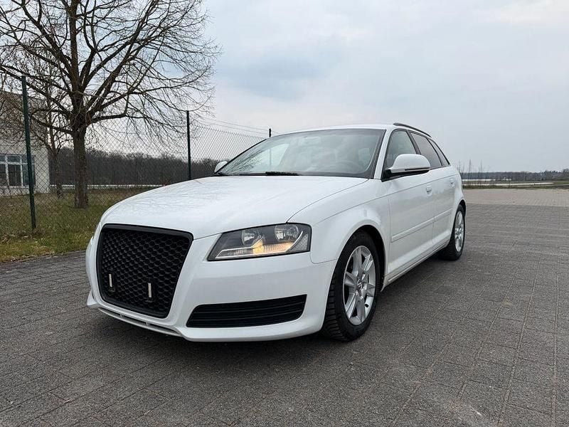 Gebraucht Audi A3 Attraction 125 PS (91 kW) 2010 Weiß Kleinwagen