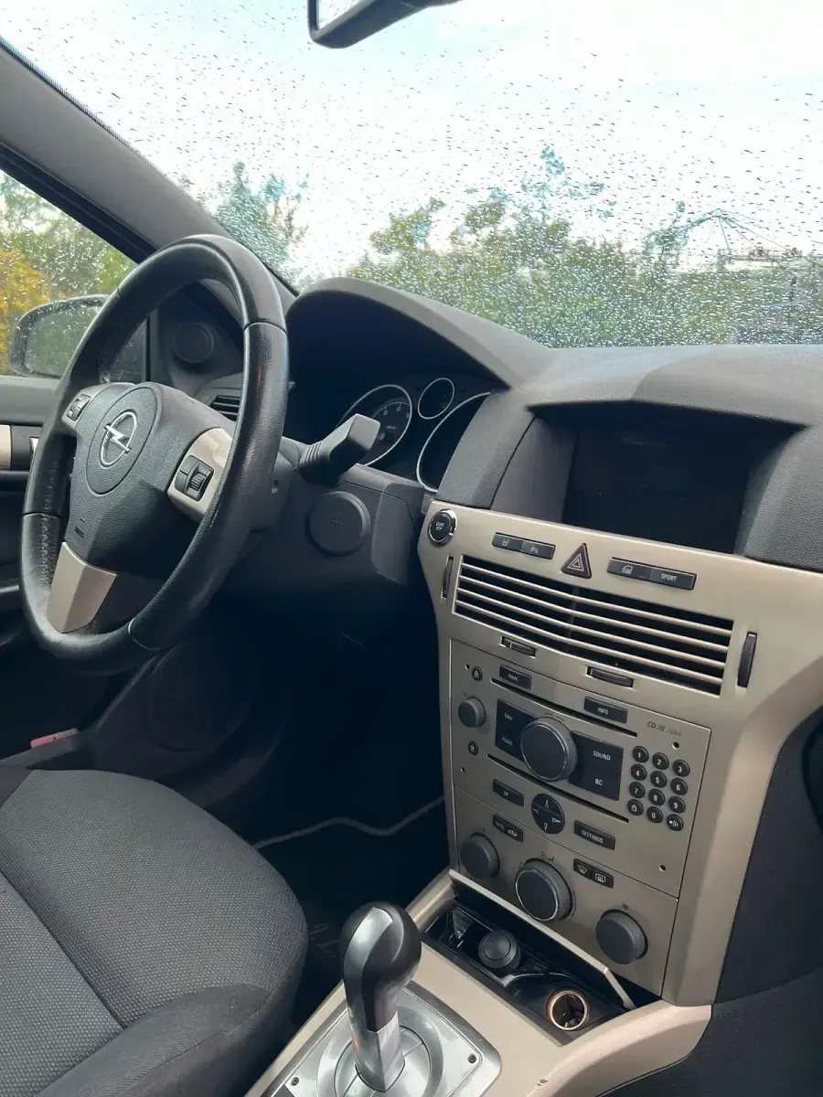 Gebraucht Opel Astra GTC 116 PS (85 kW) 2007 Silber Kleinwagen