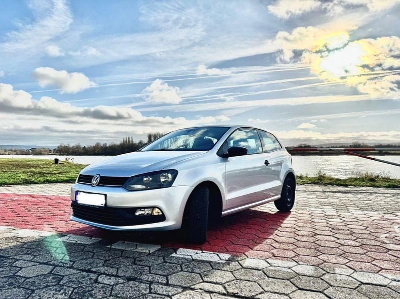 Gebraucht VW Polo Trendline 60 PS (44 kW) 2016 Silber Kleinwagen