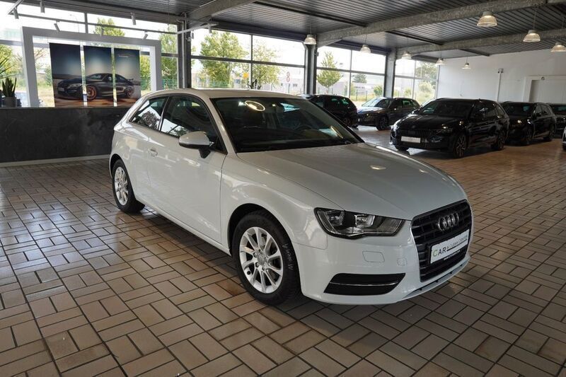 Weiß Gebraucht 2014 Audi A3 Attraction Kleinwagen | 11.980 € (Fairer Preis) - Bild 1/4