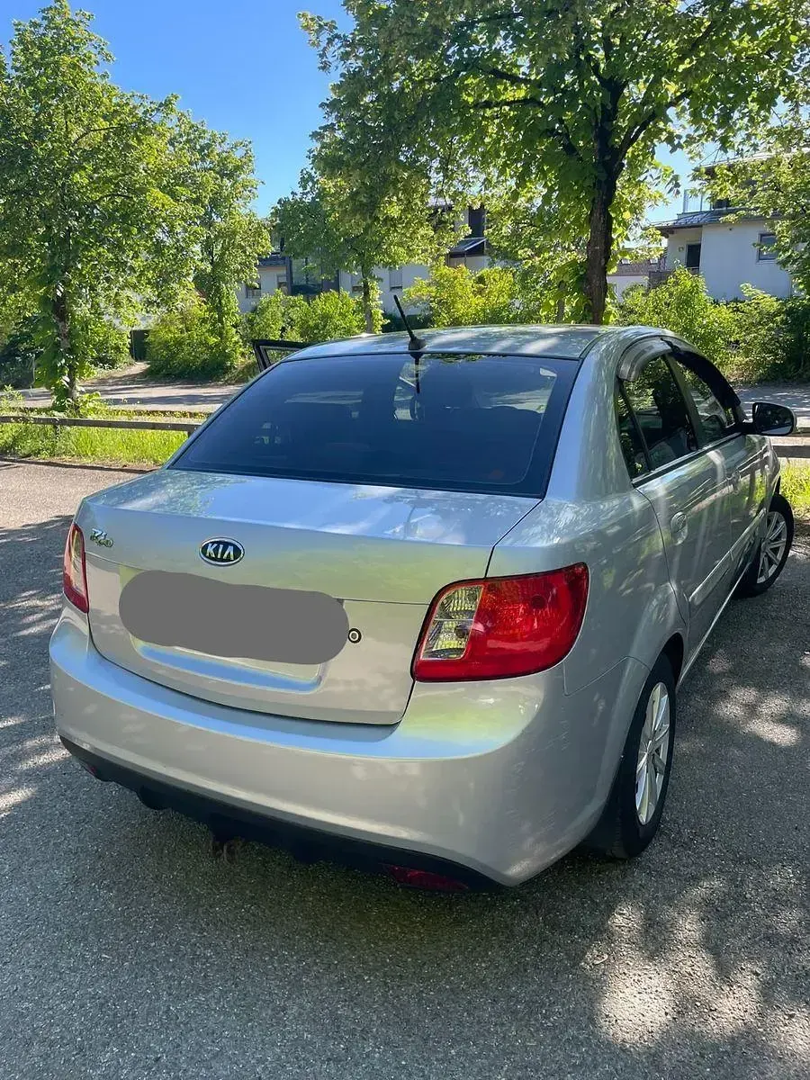 Gebraucht Kia Rio Vision 97 PS (71 kW) 2011 Silber Limousine